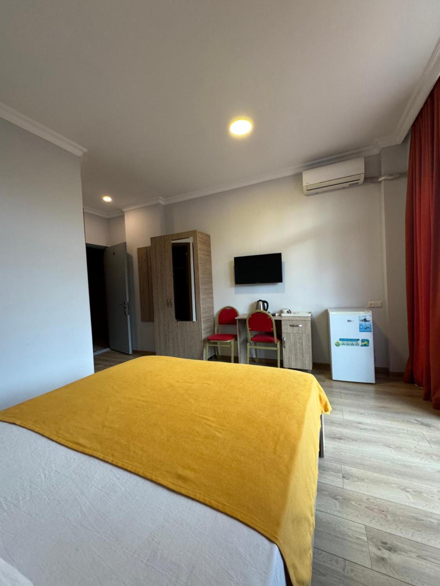 Colibri Apartment Batumi Exterior foto